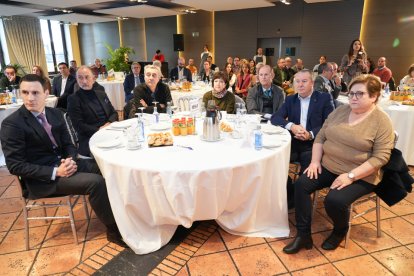 Andima Ormaetxe, Director de Operaciones Comercial y Logística Autoridad Portuaria de Bilbao; Félix Sanz, secretario General CEOE Valladolid; Saturnino Fernández, Secretario de Políticas Públicas y Diálogo Social CCOO CyL; María Fe Muñiz, CES CyL; Miguel Calvo, delegado Iberdrola CyL; Donaciano Dujo, Presidenta ASAJA CyL; Amparo Sánchez, CES CyL. / J. LOSTAU