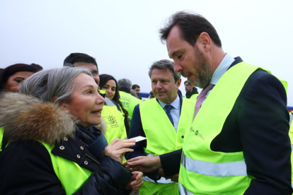 El ministro de Transportes y Movilidad Sostenible, Óscar Puente, supervisa el desarrollo de las obras del Viaducto O Castro en la autovía A-6. Estará acompañado de la consejera de Movilidad y Transformación Digital, María González Corral- César Sánchez/ ICAL