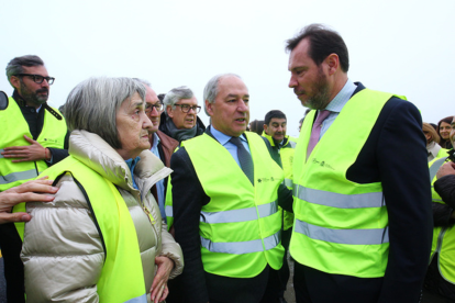El ministro de Transportes y Movilidad Sostenible, Óscar Puente, supervisa el desarrollo de las obras del Viaducto O Castro en la autovía A-6. Estará acompañado de la consejera de Movilidad y Transformación Digital, María González Corral- César Sánchez/ ICAL