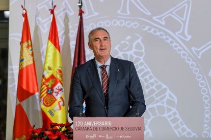 El presidente de la Junta de Castilla y León, Alfonso Fernández Mañueco, participa en el acto conmemorativo del 120 aniversario de la Cámara de Comercio de Segovia, en el que se entregan los premios 'Sello Real de Paños 2023'. ICAL