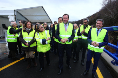 El ministro de Transportes y Movilidad Sostenible, Óscar Puente, supervisa el desarrollo de las obras del Viaducto O Castro en la autovía A-6. Estará acompañado de la consejera de Movilidad y Transformación Digital, María González Corral- César Sánchez/ ICAL