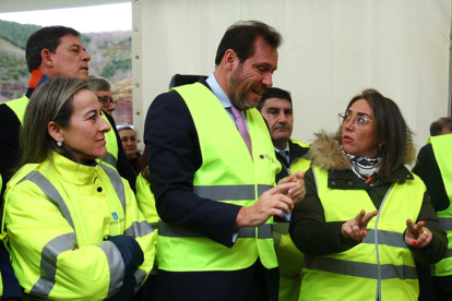 El ministro de Transportes y Movilidad Sostenible, Óscar Puente, supervisa el desarrollo de las obras del Viaducto O Castro en la autovía A-6. Estará acompañado de la consejera de Movilidad y Transformación Digital, María González Corral- César Sánchez/ ICAL
