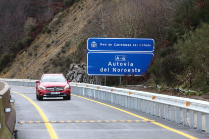 El ministro de Transportes y Movilidad Sostenible, Óscar Puente, supervisa el desarrollo de las obras del Viaducto O Castro en la autovía A-6. Estará acompañado de la consejera de Movilidad y Transformación Digital, María González Corral- César Sánchez/ ICAL