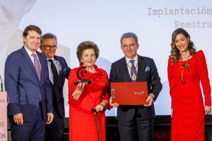 El presidente de la Junta de Castilla y León, Alfonso Fernández Mañueco, participa en el acto conmemorativo del 120 aniversario de la Cámara de Comercio de Segovia, en el que se entregan los premios 'Sello Real de Paños 2023'. ICAL