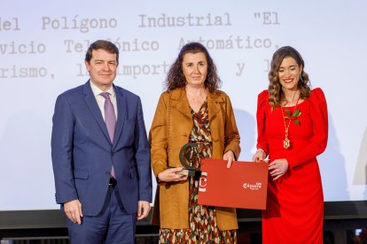 El presidente de la Junta de Castilla y León, Alfonso Fernández Mañueco, participa en el acto conmemorativo del 120 aniversario de la Cámara de Comercio de Segovia, en el que se entregan los premios 'Sello Real de Paños 2023'. ICAL