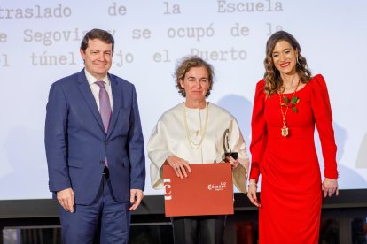 El presidente de la Junta de Castilla y León, Alfonso Fernández Mañueco, participa en el acto conmemorativo del 120 aniversario de la Cámara de Comercio de Segovia, en el que se entregan los premios 'Sello Real de Paños 2023'. ICAL