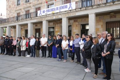 Concentración en repulsa del asesinato machista en Ávila. / ICAL