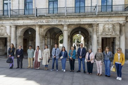 Concentración en el Ayuntamiento de Burgos por el asesinato machista en Ávila. ICAL