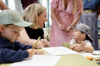 La consejera de Familia e Igualdad de Oportunidades, Isabel Blanco, visita el programa `Conciliamos verano´, en el CEIP Caño Dorado de Zaratán (Valladolid). -ICAL