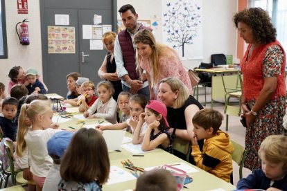 La consejera de Familia e Igualdad de Oportunidades, Isabel Blanco, visita el programa `Conciliamos verano´, en el CEIP Caño Dorado de Zaratán (Valladolid). -ICAL