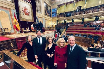 Diputados y senadores del PP de León. María Asunción Mayo, Jorge García, Ester Muñoz, Silvia Franco y Antonio Silván, en la jura de la Constitución de la princesa Leonor. -E.M.