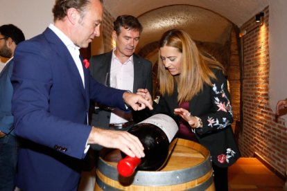 Inauguración del restaurante de Martín Bersategui en 'La bodega el hilo de Adriana'. J.M. Lostau