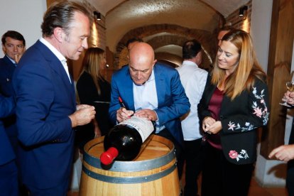 Inauguración del restaurante de Martín Bersategui en 'La bodega el hilo de Adriana'. J.M. Lostau