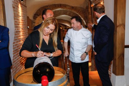 Inauguración del restaurante de Martín Bersategui en 'La bodega el hilo de Adriana'. J.M. Lostau