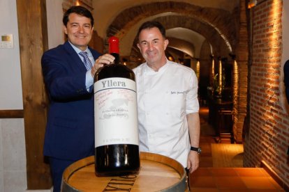 Inauguración del restaurante de Martín Bersategui en 'La bodega el hilo de Adriana'. J.M. Lostau