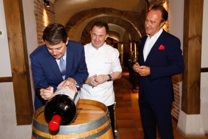 Inauguración del restaurante de Martín Bersategui en 'La bodega el hilo de Adriana'. J.M. Lostau