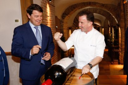 Inauguración del restaurante de Martín Bersategui en 'La bodega el hilo de Adriana'. J.M. Lostau