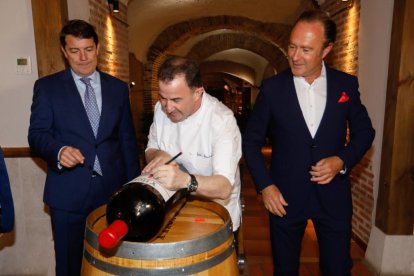 Inauguración del restaurante de Martín Bersategui en 'La bodega el hilo de Adriana'. J.M. Lostau