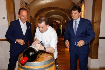 Inauguración del restaurante de Martín Bersategui en 'La bodega el hilo de Adriana'. J.M. Lostau