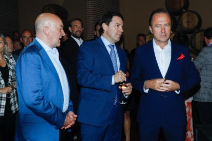 Inauguración del restaurante de Martín Bersategui en 'La bodega el hilo de Adriana'. J.M. Lostau