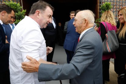 Inauguración del restaurante de Martín Bersategui en 'La bodega el hilo de Adriana'. J.M. Lostau