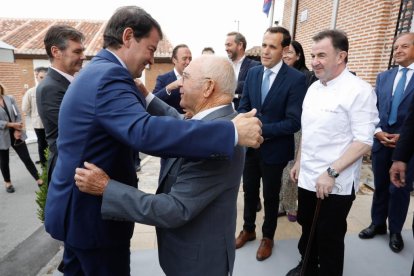 Inauguración del restaurante de Martín Bersategui en 'La bodega el hilo de Adriana'. J.M. Lostau