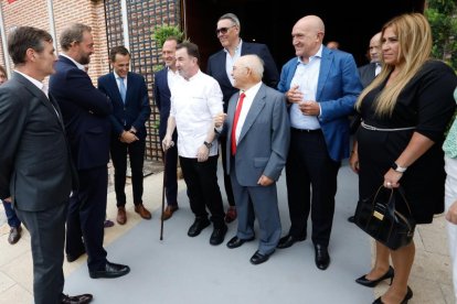 Inauguración del restaurante de Martín Bersategui en 'La bodega el hilo de Adriana'. J.M. Lostau