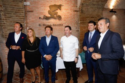 Inauguración del restaurante de Martín Bersategui en 'La bodega el hilo de Adriana'. J.M. Lostau