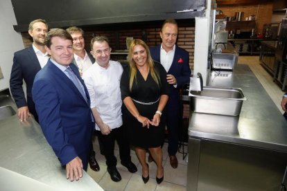 Inauguración del restaurante de Martín Bersategui en 'La bodega el hilo de Adriana'. J.M. Lostau