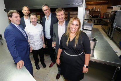 Inauguración del restaurante de Martín Bersategui en 'La bodega el hilo de Adriana'. J.M. Lostau