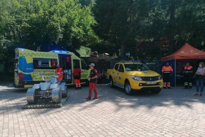 El Grupo de Rescate de ProtecciónCivil  y los Grupos del GREIM intervienen en la cueva de Valporquero para rescatar a dos espeleólogos. Twitter: 112 Castilla y León