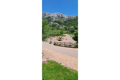 El Grupo de Rescate de Protección Civil  y los Grupos del GREIM durante el rescate en la cueva de Valporquero. Twitter: 112 Castilla y León