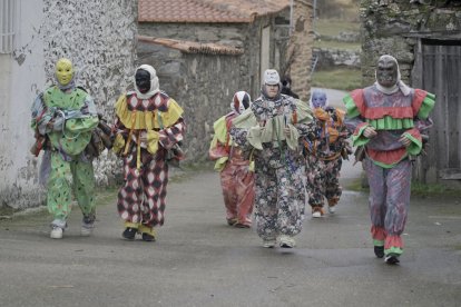Martes de carnaval en Villanueva de Valrojo.- ICAL