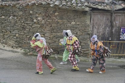 Martes de carnaval en Villanueva de Valrojo.- ICAL