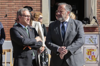 El presidente de las Cortes, Carlos Pollán y el consejero de Industria de la Junta, Mario Veganzones, asisten al acto organizado con motivo del 179 aniversario de Fundación Guardia Civil, presidido por el general de brigada jefe de la 12 Zona de la Guardia Civil en Castilla y León, Luis del Castillo
