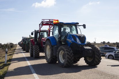 Tractorada este viernes en la N-122 de Zamora. -ICAL