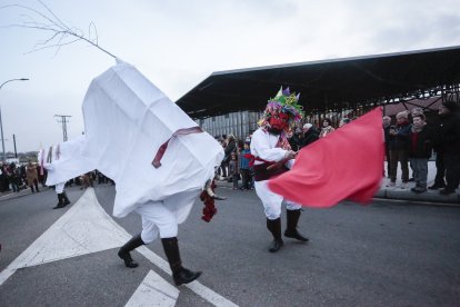 La capital leonesa acoge el tradicional desfile de antruejos de la provincia.- ICAL