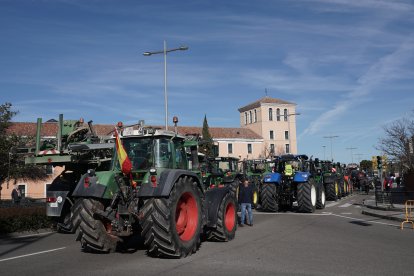 Tractorada este viernes en la Avenida Salamanca de Valladolid. -ICAL