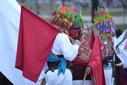 La capital leonesa acoge el tradicional desfile de antruejos de la provincia.- ICAL