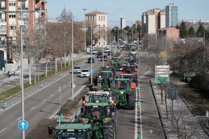 Tractorada este viernes en la Avenida Salamanca de Valladolid. -ICAL