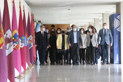 Francisco Igea, Verónica Casado, Javier Ortega y Carlota Amigo junto s los procuradores de Ciudadanos en las Cortes, de reúnen tras conocerse la convocatoria de elecciones por el presidente Alfonso Fernández Mañueco. -ICAL