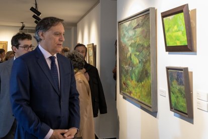 El alcalde de Salamanca, Carlos García Carbayo, pareticipa en la apertura de 'Mayoral, un pintor que modelaba' en la Torre de los Anaya en Salamanca .-ICAL
