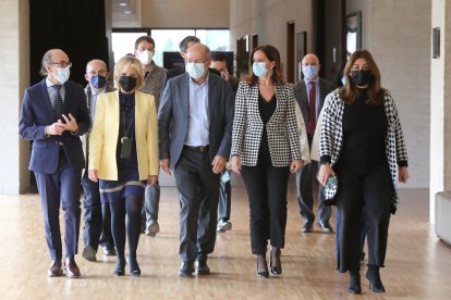 Francisco Igea, Verónica Casado, Javier Ortega y Carlota Amigo junto s los procuradores de Ciudadanos en las Cortes, de reúnen tras conocerse la convocatoria de elecciones por el presidente Alfonso Fernández Mañueco. -ICAL