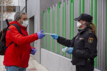 Reparto de mascarillas en Castilla y León por el coronavirus.- ICAL