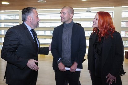 Pablo Álvarez y Sara García reciben el título de Hijos Predilectos de la Ciudad de León.- ICAL