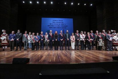 Pablo Álvarez y Sara García reciben el título de Hijos Predilectos de la Ciudad de León.- ICAL
