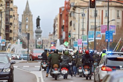 León acoge la 'Scooter Run' del Purple Weekend, con concentración previa en el Palacio de Congresos y recorrido posterior por la ciudad. -ICAL.