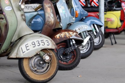 León acoge la 'Scooter Run' del Purple Weekend, con concentración previa en el Palacio de Congresos y recorrido posterior por la ciudad. -ICAL.