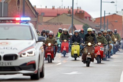 León acoge la 'Scooter Run' del Purple Weekend, con concentración previa en el Palacio de Congresos y recorrido posterior por la ciudad. -ICAL.