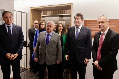 La Universidad de Salamanca recibe el legado personal de la escritora Carmen Martín Gaite durante un acto que cuenta con las intervenciones del presidente de la Junta de Castilla y León, Alfonso Fernández Mañueco, y del alcalde de Salamanca, Carlos García Carbayo - ICAL
